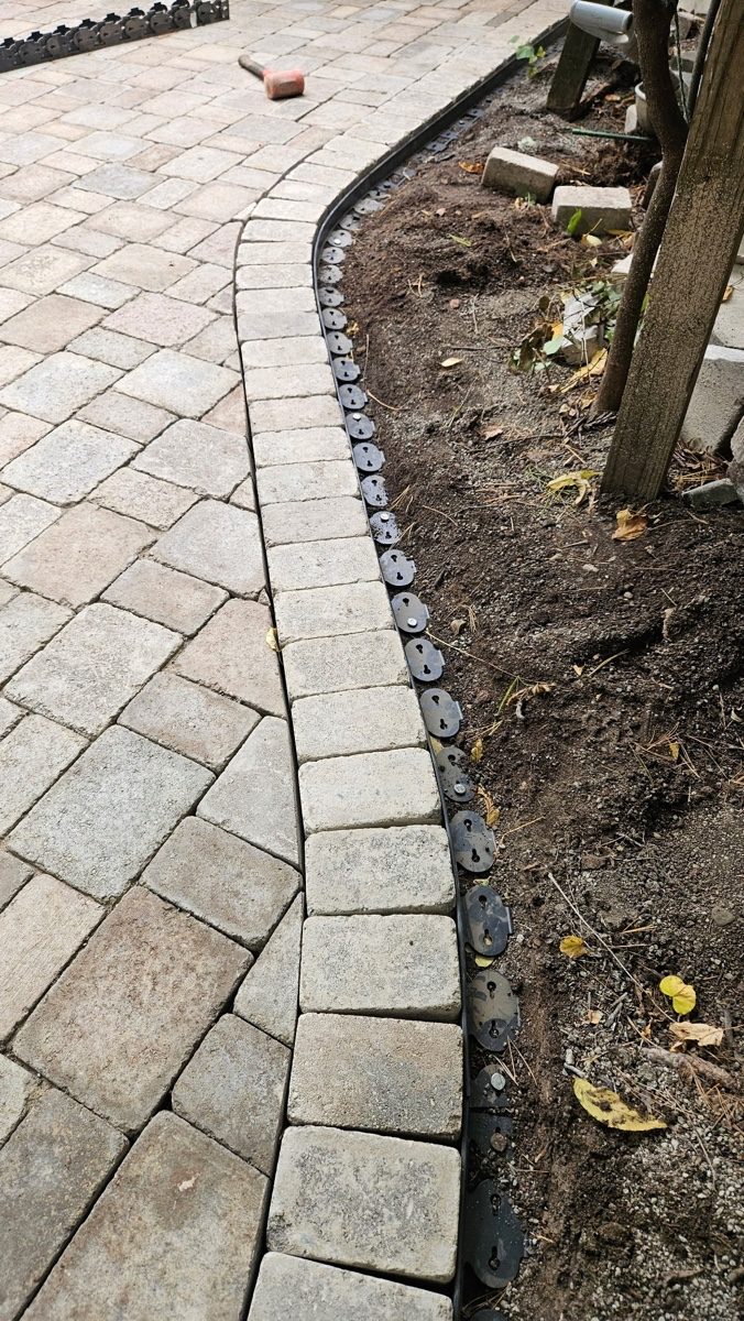 Paver walkway with precise edge restraint installation